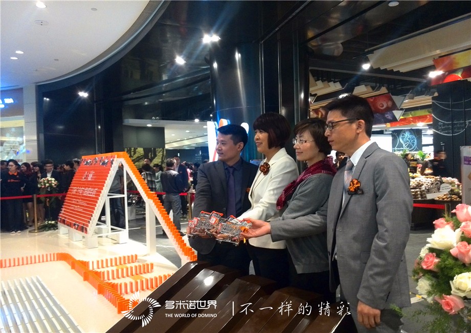 精致多米諾走進(jìn)鄭州，  推動(dòng)華潤(rùn)萬家Ole’盛裝開幕