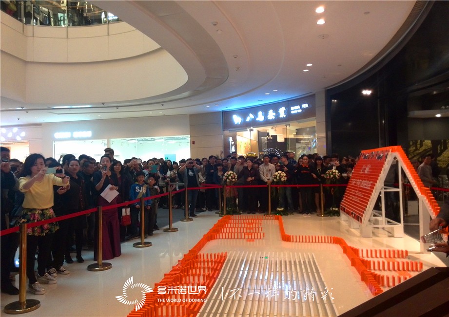 精致多米諾走進(jìn)鄭州，  推動(dòng)華潤(rùn)萬家Ole’盛裝開幕