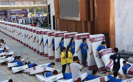 床墊多米諾世界紀錄430-266.jpg 床墊多米諾世界紀錄430-266.jpg