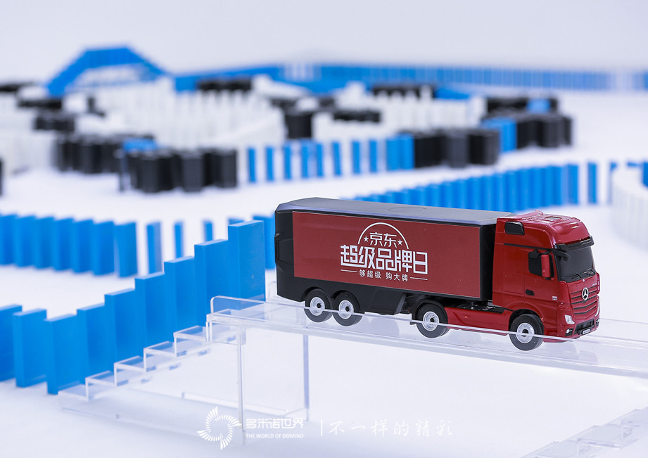 萌娃推動多米諾，迎接“惠氏鉑臻京東超級品牌日”