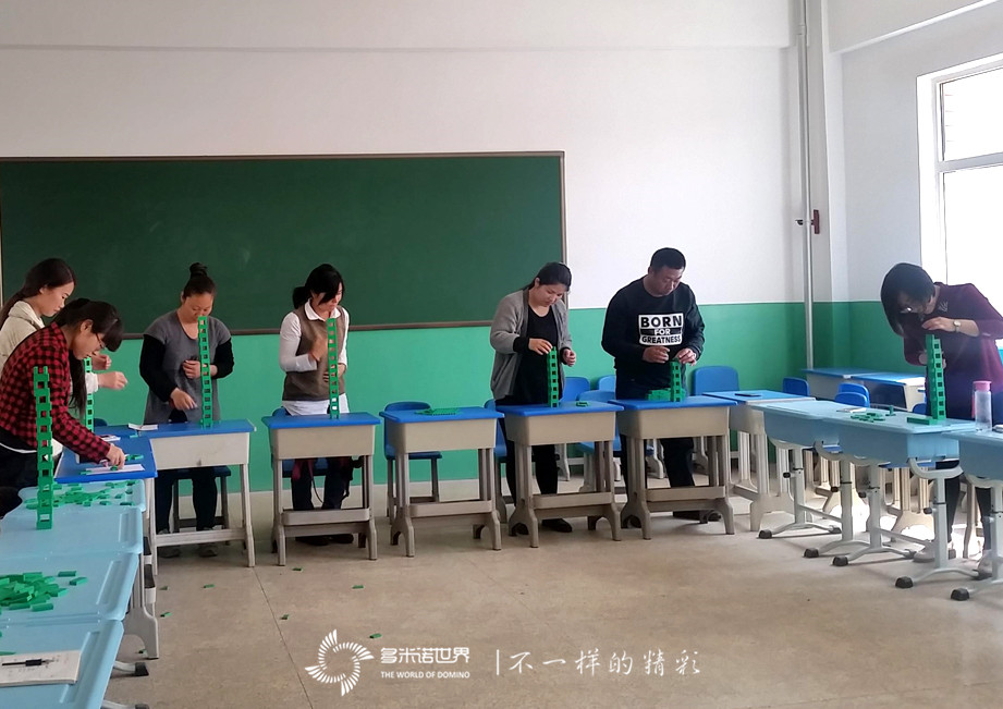 石家莊市現(xiàn)代城小學(xué)開啟多米諾骨牌的神奇之旅  ?